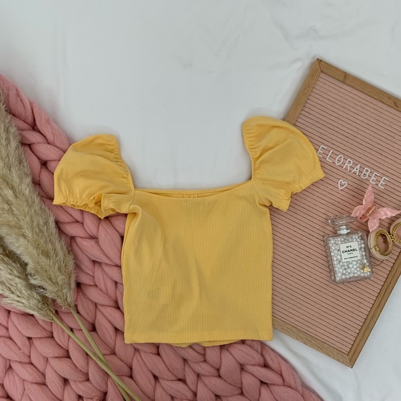🌸5 for $20🌸 Pastel Yellow Top | Aritzia - Picture 3 of 8